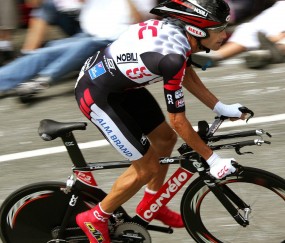 开云体育下载-福克斯独舞撕裂铁壁防线，灰熊对阵广厦见证个人能力的极致绽放