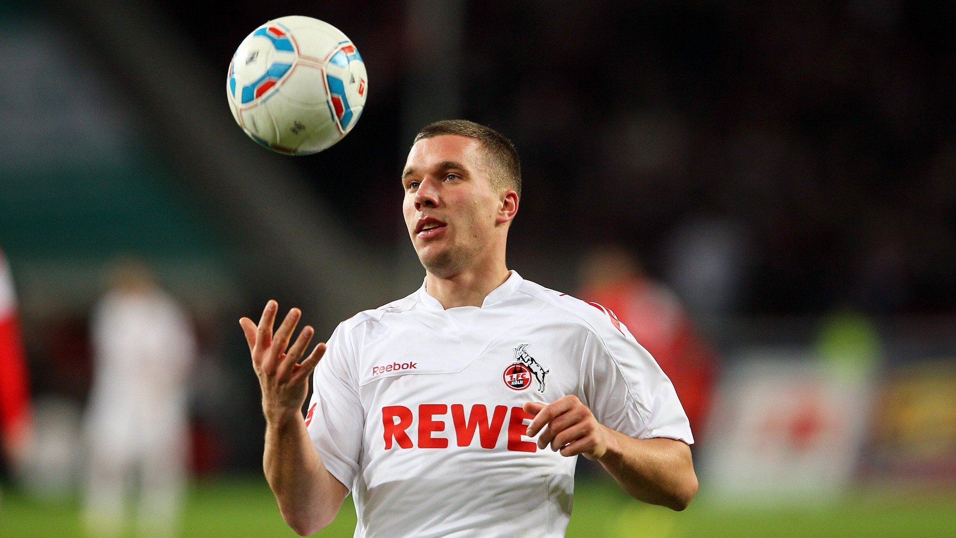 布鲁诺的稳定与哥伦比亚的冷箭，当足球哲学在绿茵场上交锋