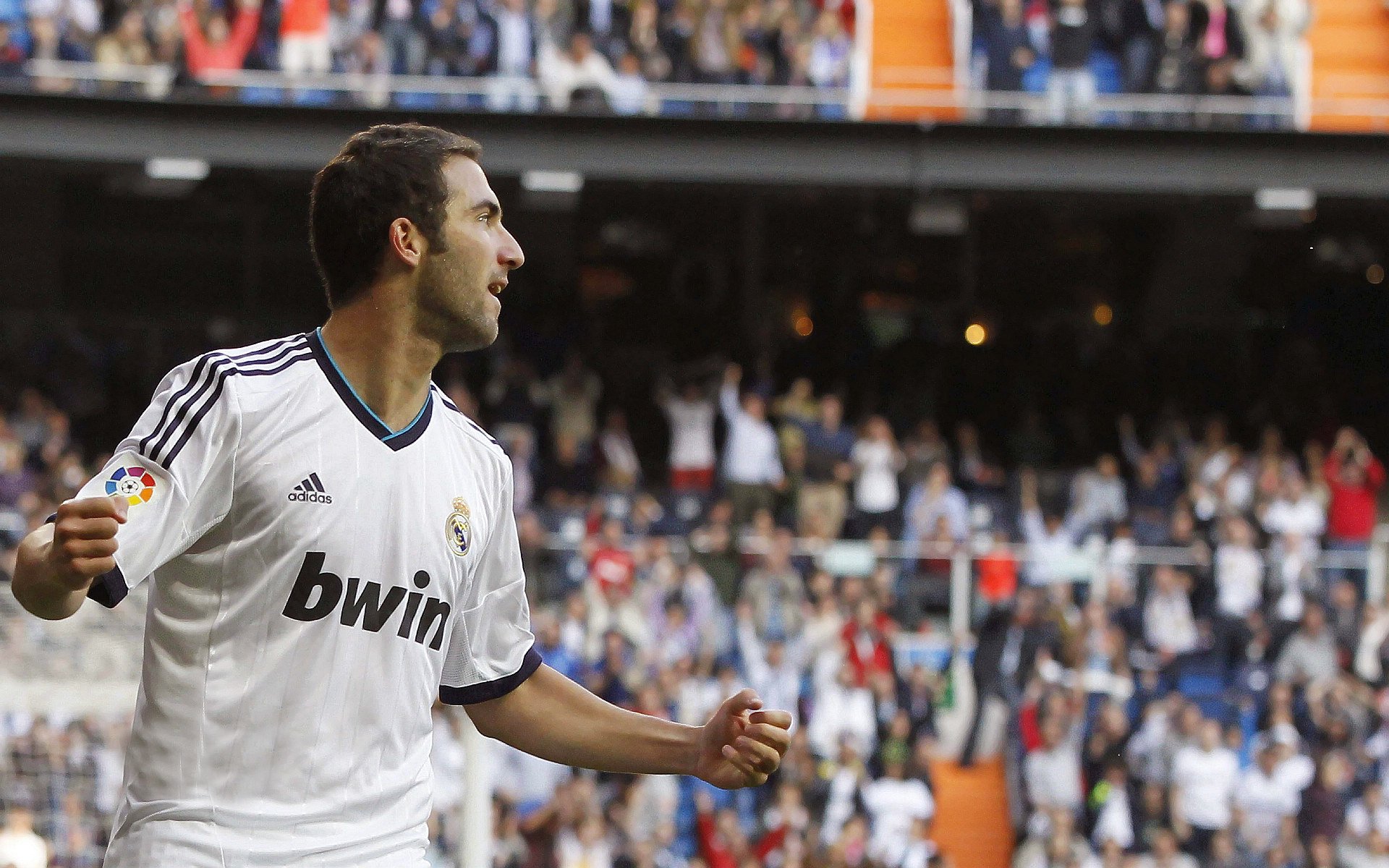 跨越赛场与国界，当老鹰的利爪握住胜利，锡安的羽翼覆盖世界杯